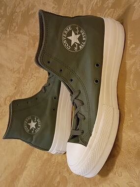Converse Platform High Top  Olive Green Leather White Sole Women's 8.5 Men's 6.5